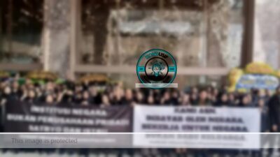 Ratusan karyawan Kementrian Mendiktisaintek menggelar aksi unjuk rasa terhadap Mendiktisaintek Satryo Soemantri Brodjonegoro. (Sumber: Instagram @nalarpolitik)