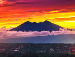 Kisah Mistis dan Keindahan Gunung di Jawa Barat