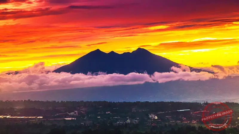Mistis Gunung Jawa Barat: Keindahan dan Mitos yang Melekat