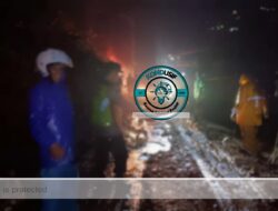 Jalur Garut–Pameungpeuk Lumpuh Tertimbun Longsor di Gunung Gelap, Polisi Berlakukan Buka Tutup