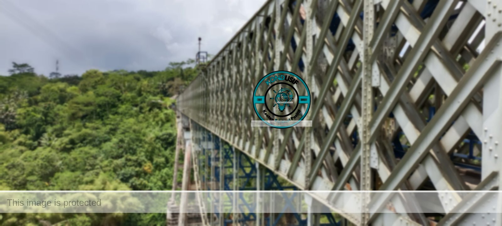 Jembatan Cirahong penghubung Ciamis dan Tasikmalaya, (foto: fauza khodir)