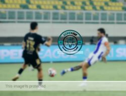 Drama VAR dan Kartu Merah: Persib Curi Satu Poin di Kandang Dewa United
